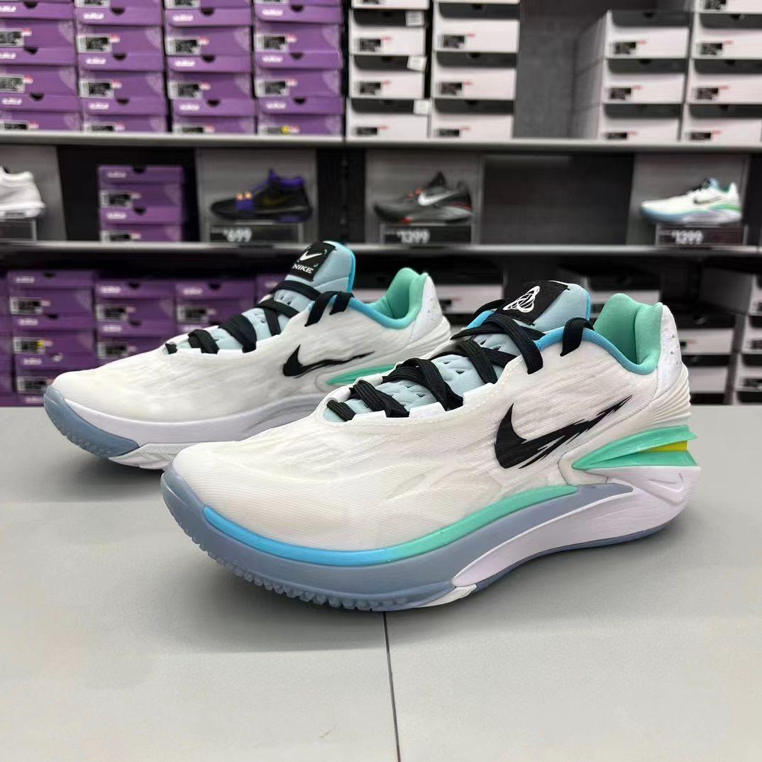 Nike Air Zoom G.T. Cut 2是一款专为篮球运动设计的高性能篮球鞋